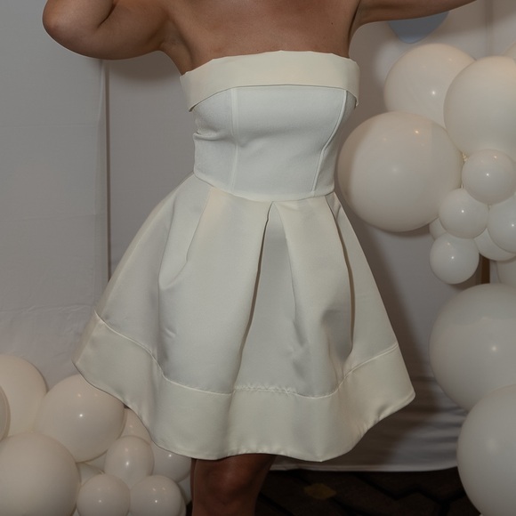 TIA DORRAINE DRESS - Picture 6 of 7